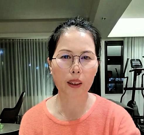 小杨阿姨 曾专门 照顾玥儿, 她工作好 大家都喜欢, 大家都觉得 她以後会 不得