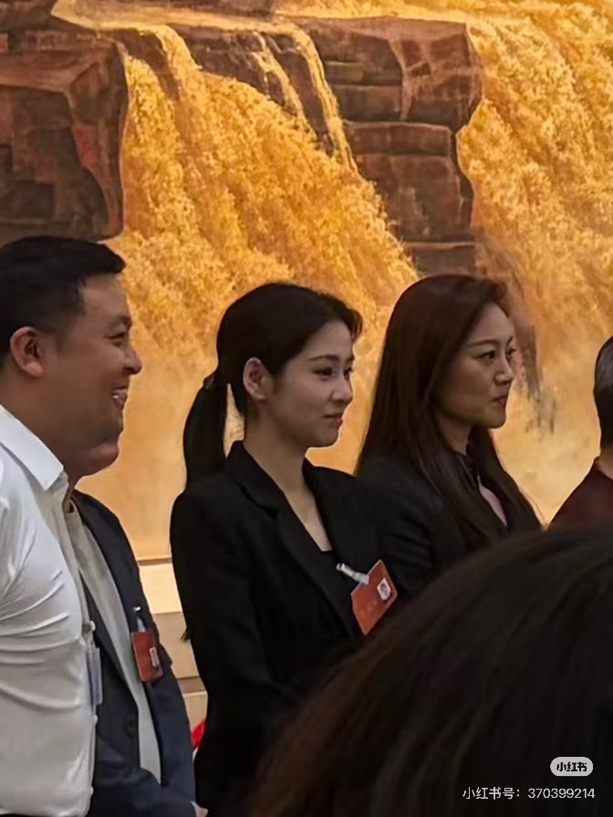 好啊，好啊，这个女人不在微博的这些日子里都有偷偷摸摸的上班中，所以什么时候来这宠