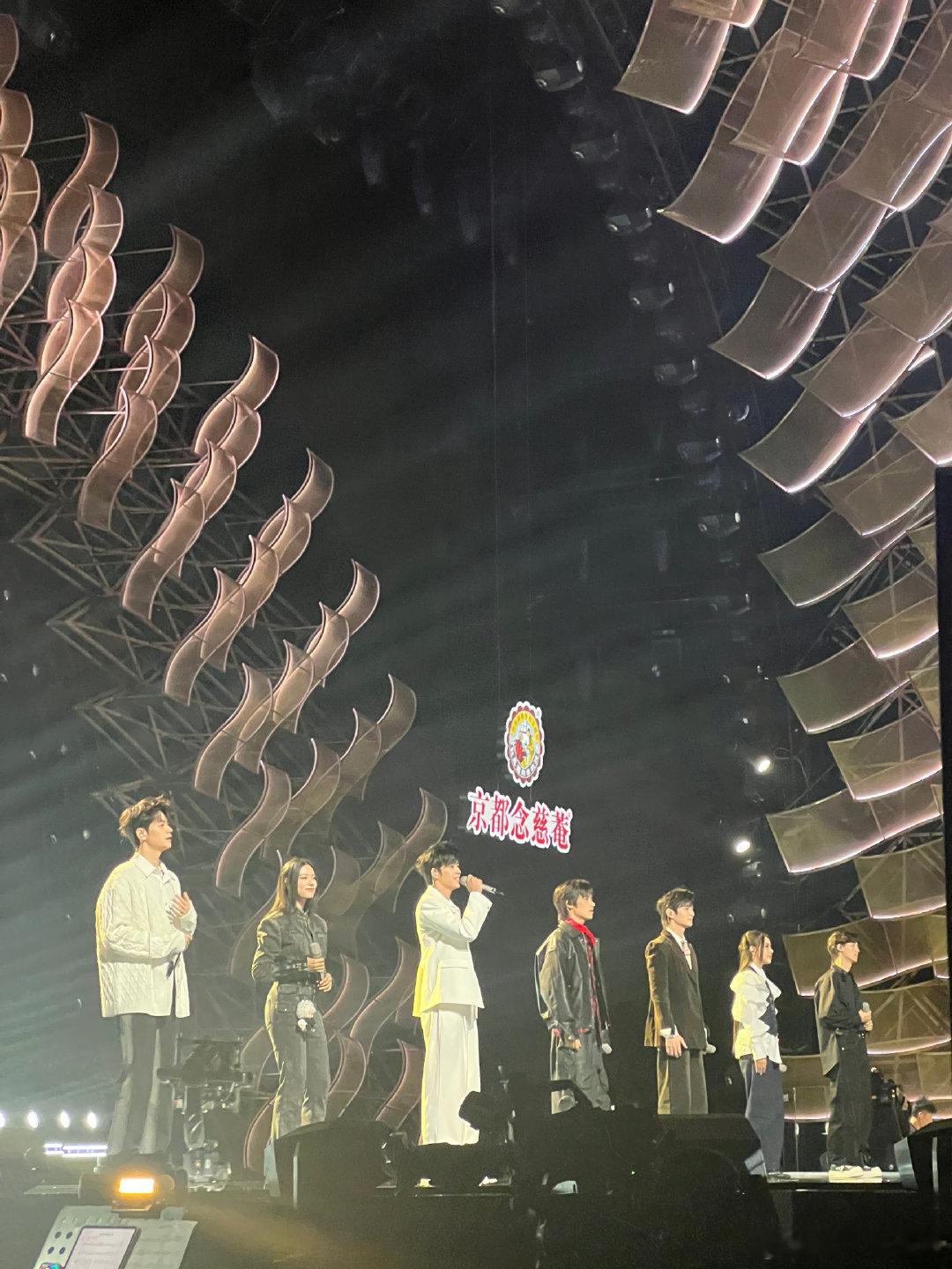 那英刚劝芒果就安排上了声鸣远扬 芒果听劝人设不倒！那英直播间一句男团建议，声鸣远