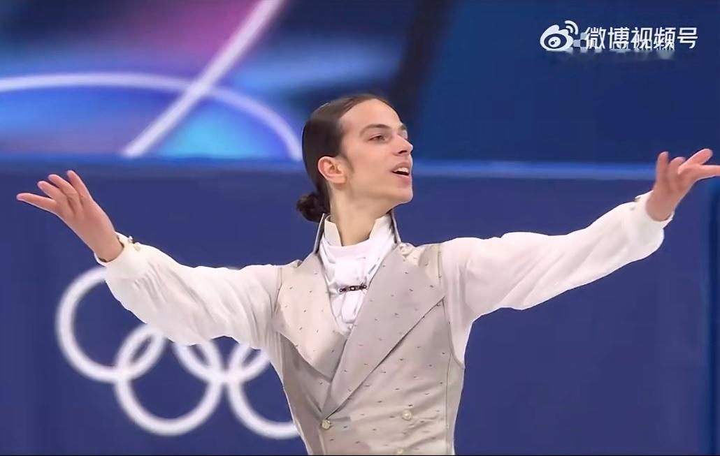 我今年的情人节的惊喜，是两个02年大男孩给的…… 