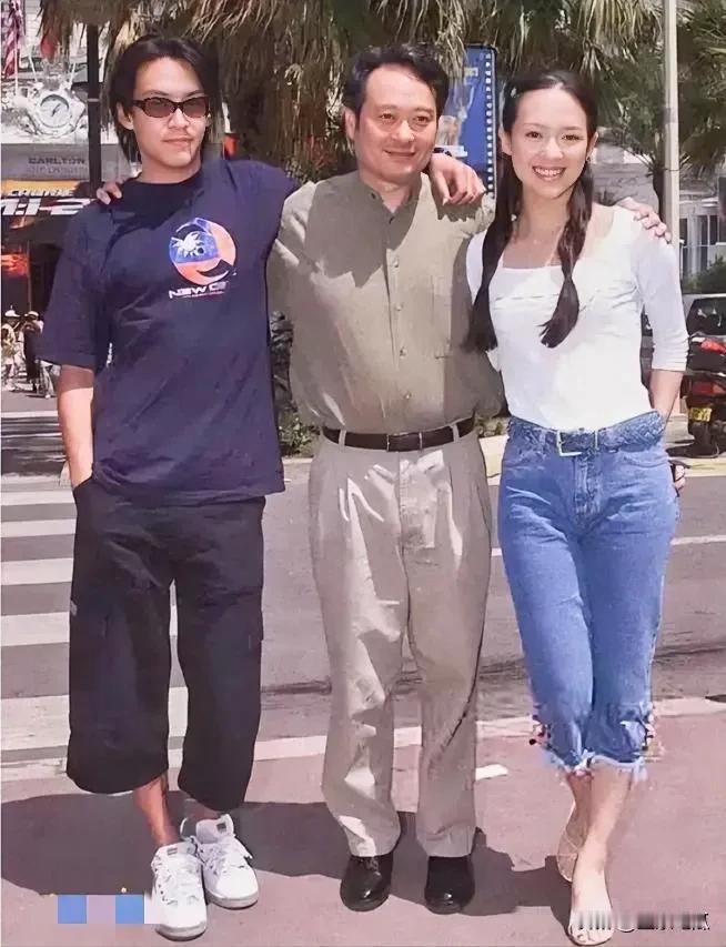 21岁的章子怡在影视剧《卧龙藏虎》中的出演获得了观众的赞赏，她在这部剧中获得了巨