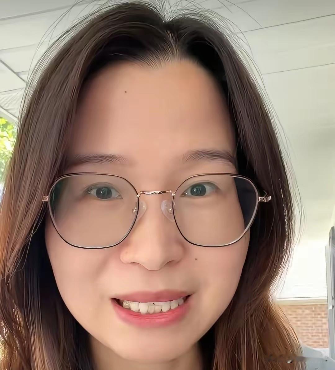 “妈妈，爸爸是不是不要我们了？”

安吉拉4岁那年问出这句话时，A妈正在厨房刷碗