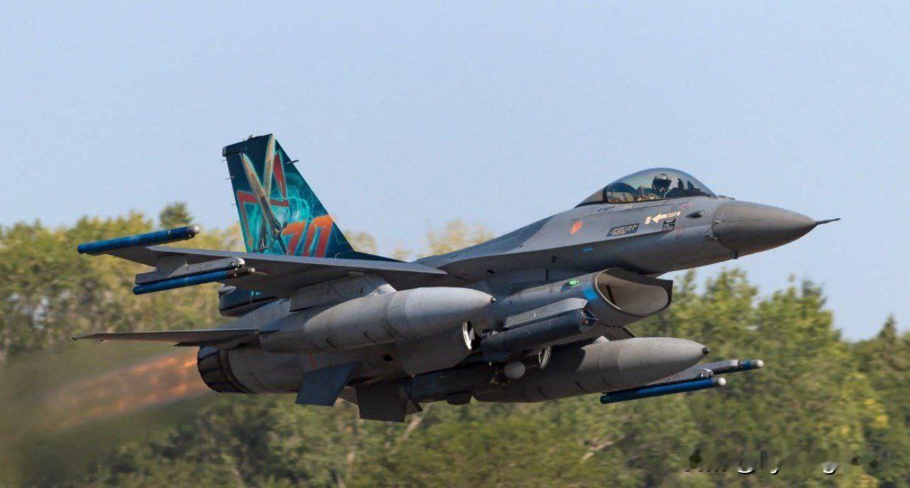 🇷🇴🇳🇱 据罗马尼亚《真理报》（Adevarul）报道，罗马尼亚国防部长