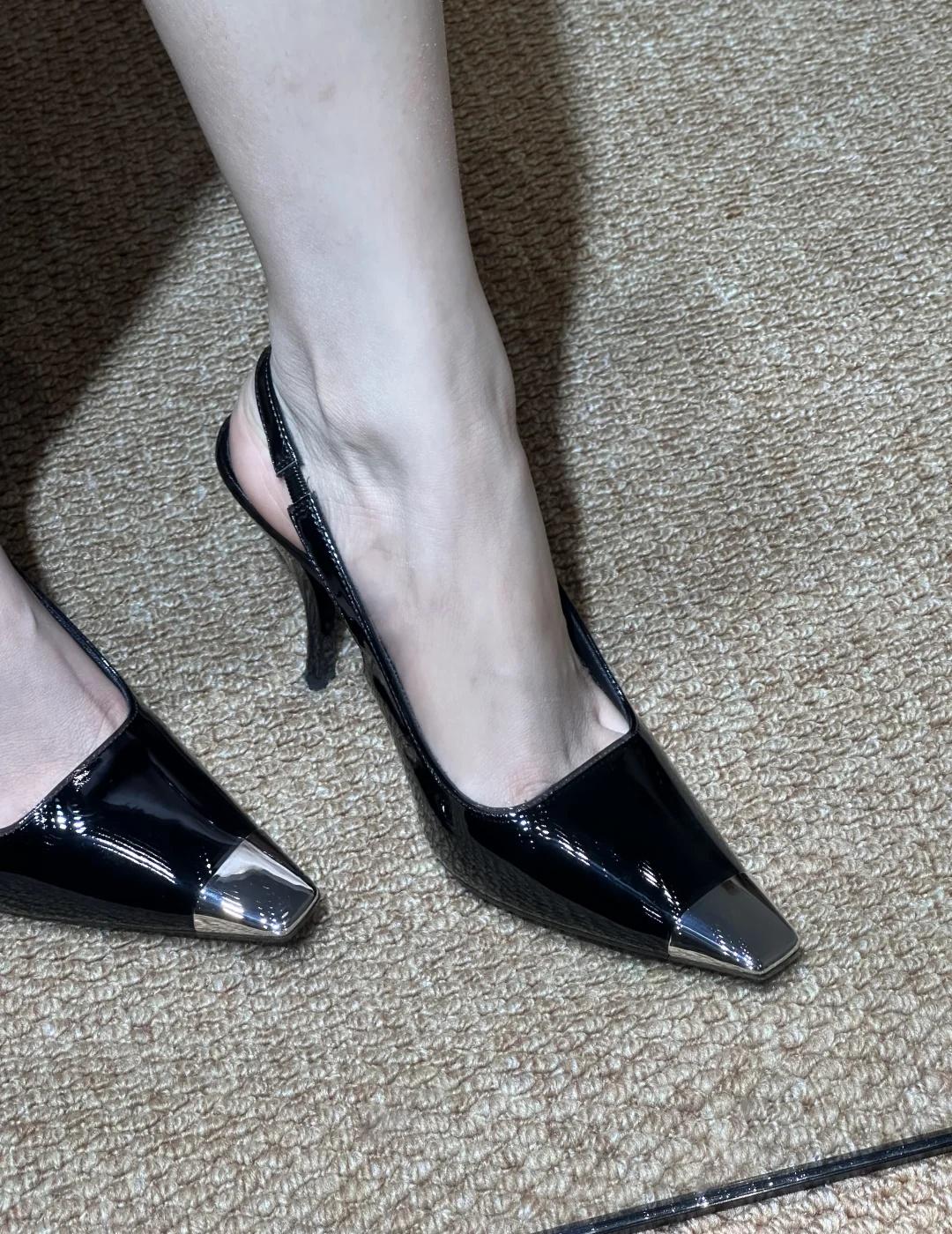 live图｜气质黑色金属小方头高跟凉鞋👠
美鞋分享 鞋控の日常 高跟凉鞋 黑色