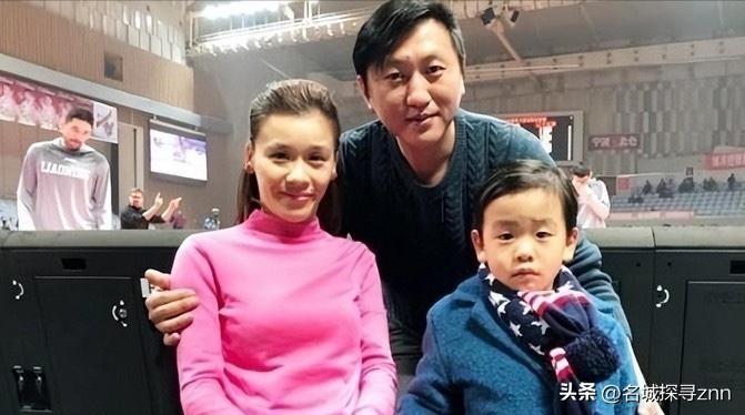 桑兰瘫痪27年了，生活完全依赖他人。喝水、吃饭、盖被子、穿衣服，全都要别人帮忙。