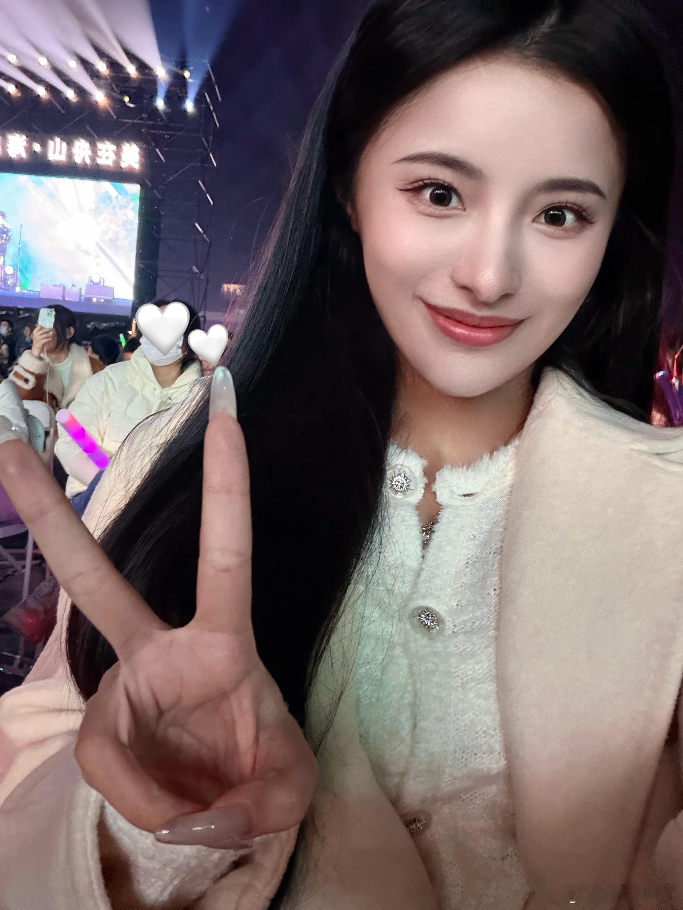 来舟山看海岛音乐节啦！我吉利怎么天天沉迷于搞音乐的哈哈哈？现场还听到了前两年超火