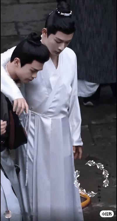 男演员也太好混了，都不需要做身材管理 ​​​