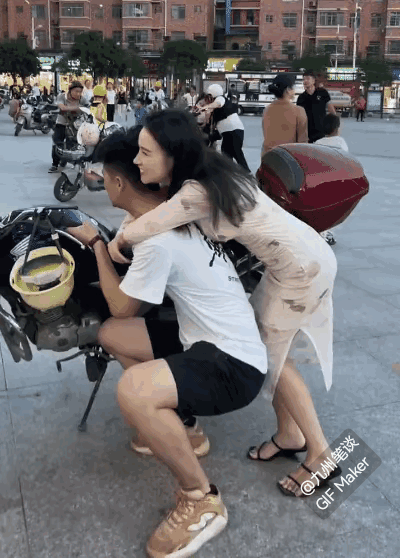 人性化服务，满足乘客一切需要，没条件创造条件！这小伙子生意比别人好是有原因的！服