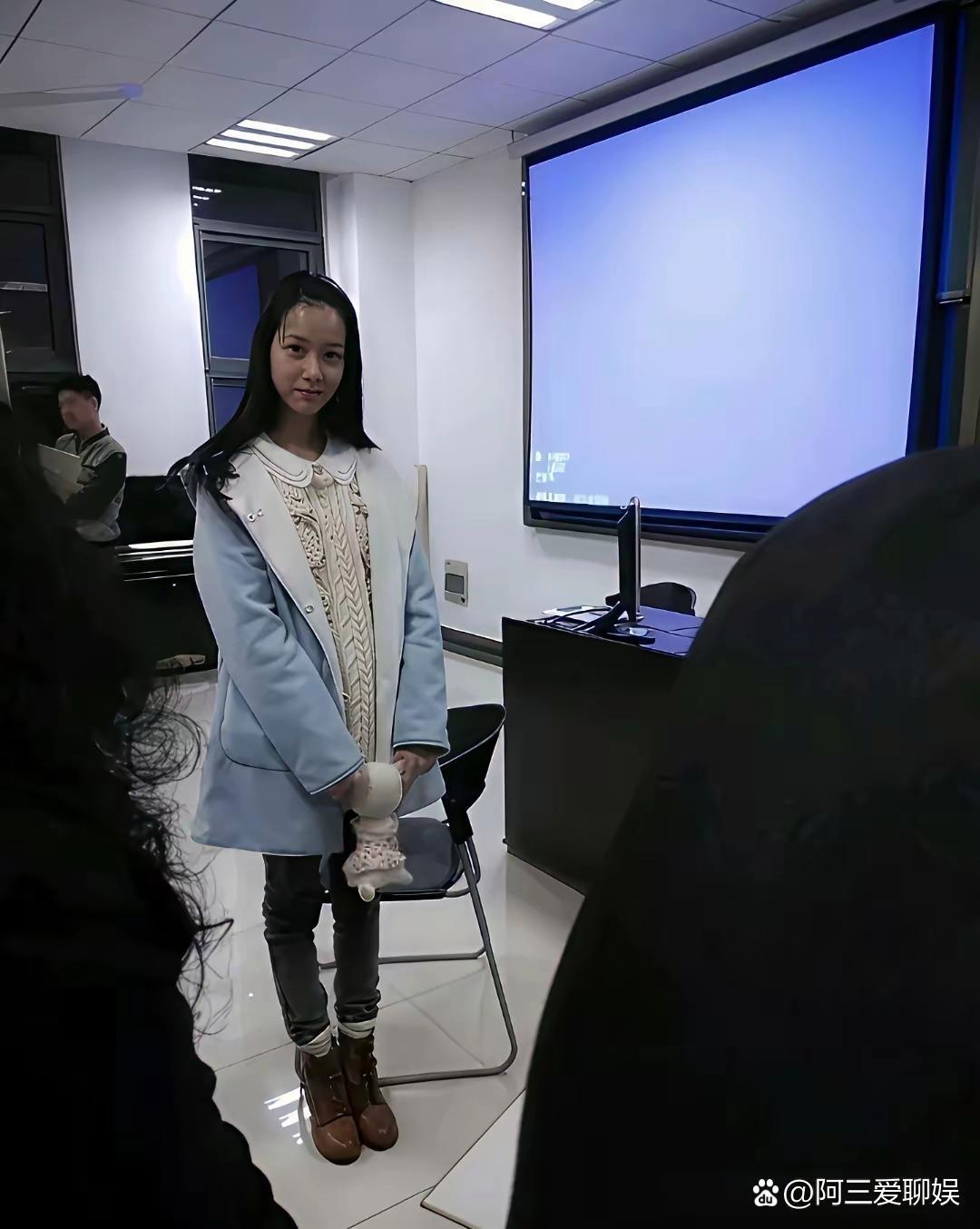陈都灵大学那会，真是校花啊，这素颜把好多人都比下去了 