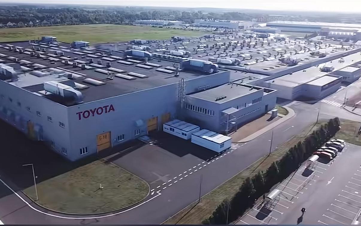 丰田汽车再一次创造历史，2025年丰田全球累计销量高达1042万台，连续六年成为