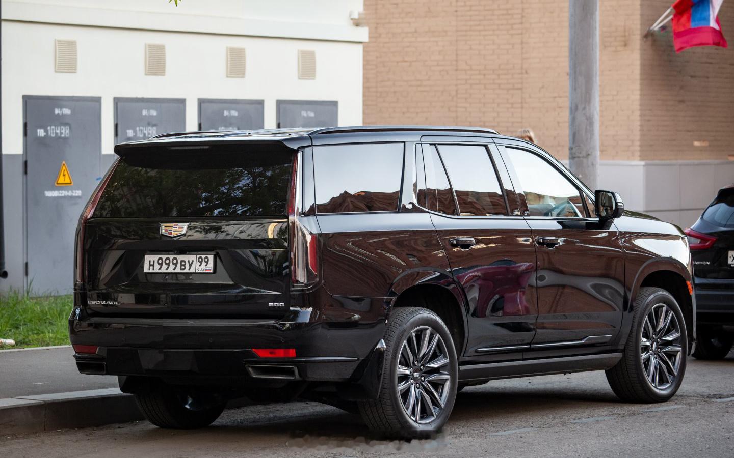 Cadillac Escalade / Ford Scorpio / Aurus
