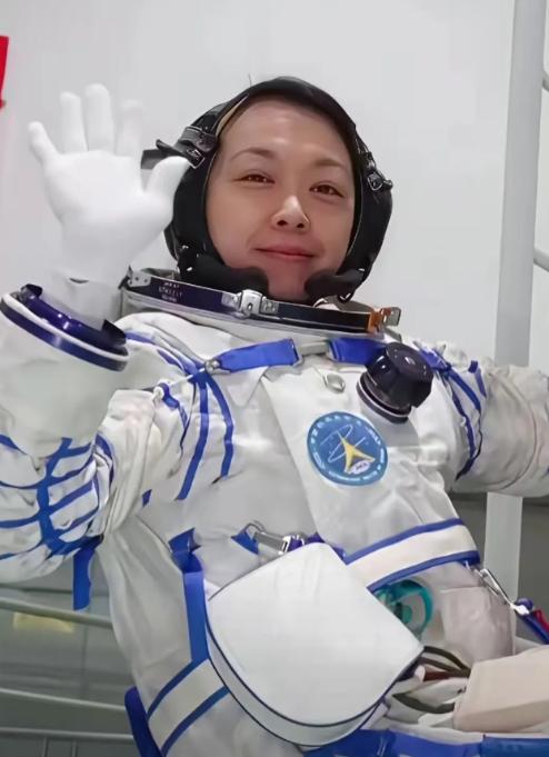 入驻“天宫”还不到10天，香港首位航天员黎家盈就接到了新的任务，香港特区政府已正