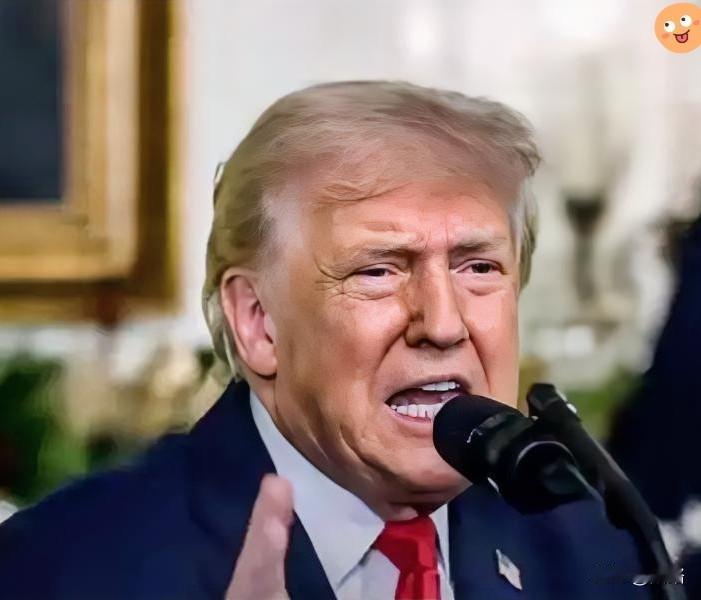 特朗普又挥起关税大棒了！
这次他公然威胁，任何跟伊朗做生意的国家，都得挨上美国2