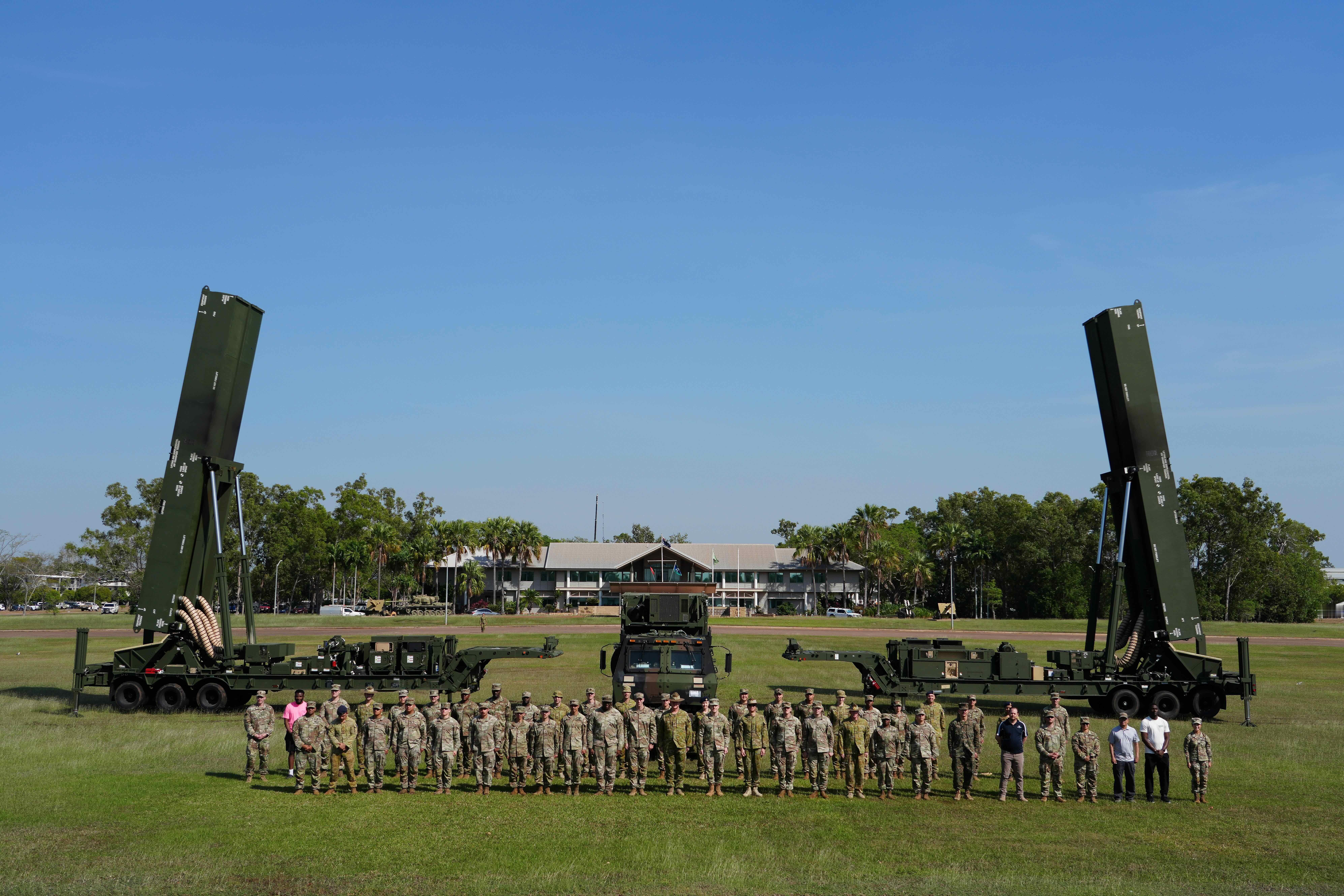 每天认识一件兵器“护身军刀25”演习期间，MD三等人在澳大利亚部署绰号“暗鹰”的