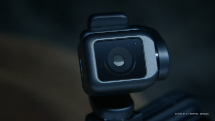 荣耀RobotPhone成精了你别说，这小家伙还是很精致的，也是非常有突破的新模