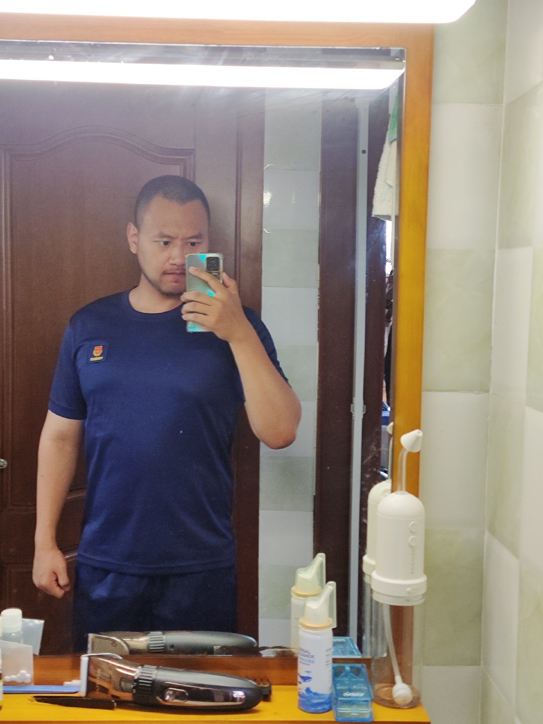 这件好小！疯狂吸肚子 