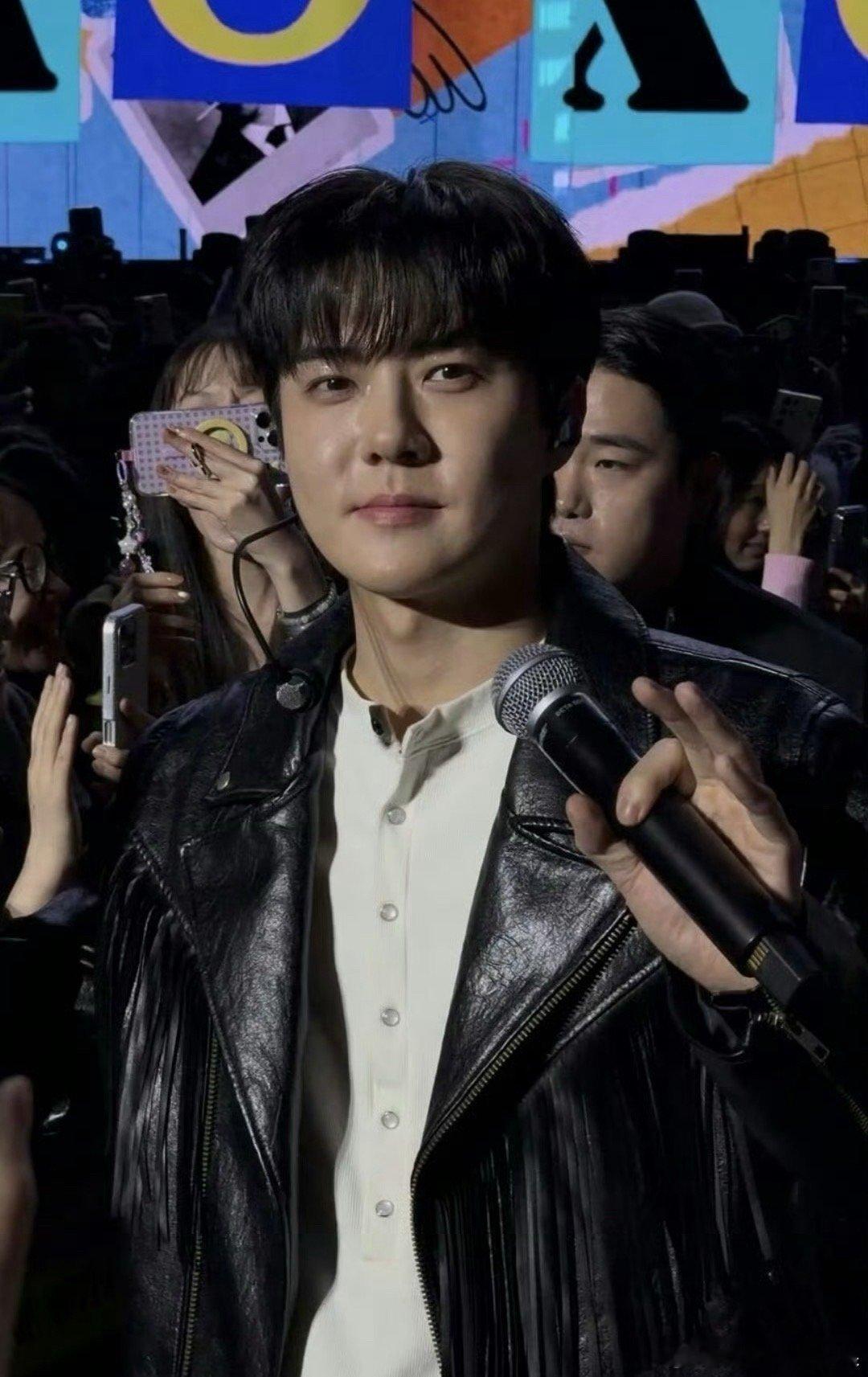 今日金俊勉 朴灿烈 吴世勋 都敬秀 金钟仁饭拍生图 谁的状态最好EXO咆哮开场e