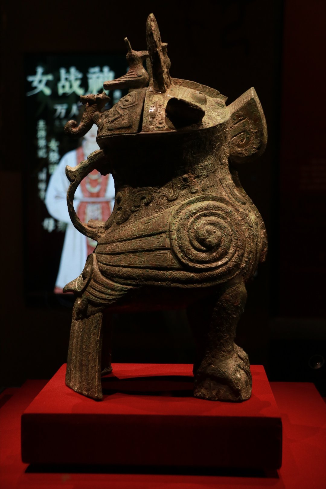 殷商大展中的妇好鸮尊“双胞胎”鸮尊  商 河南博物院/中国国家博物馆藏1976年