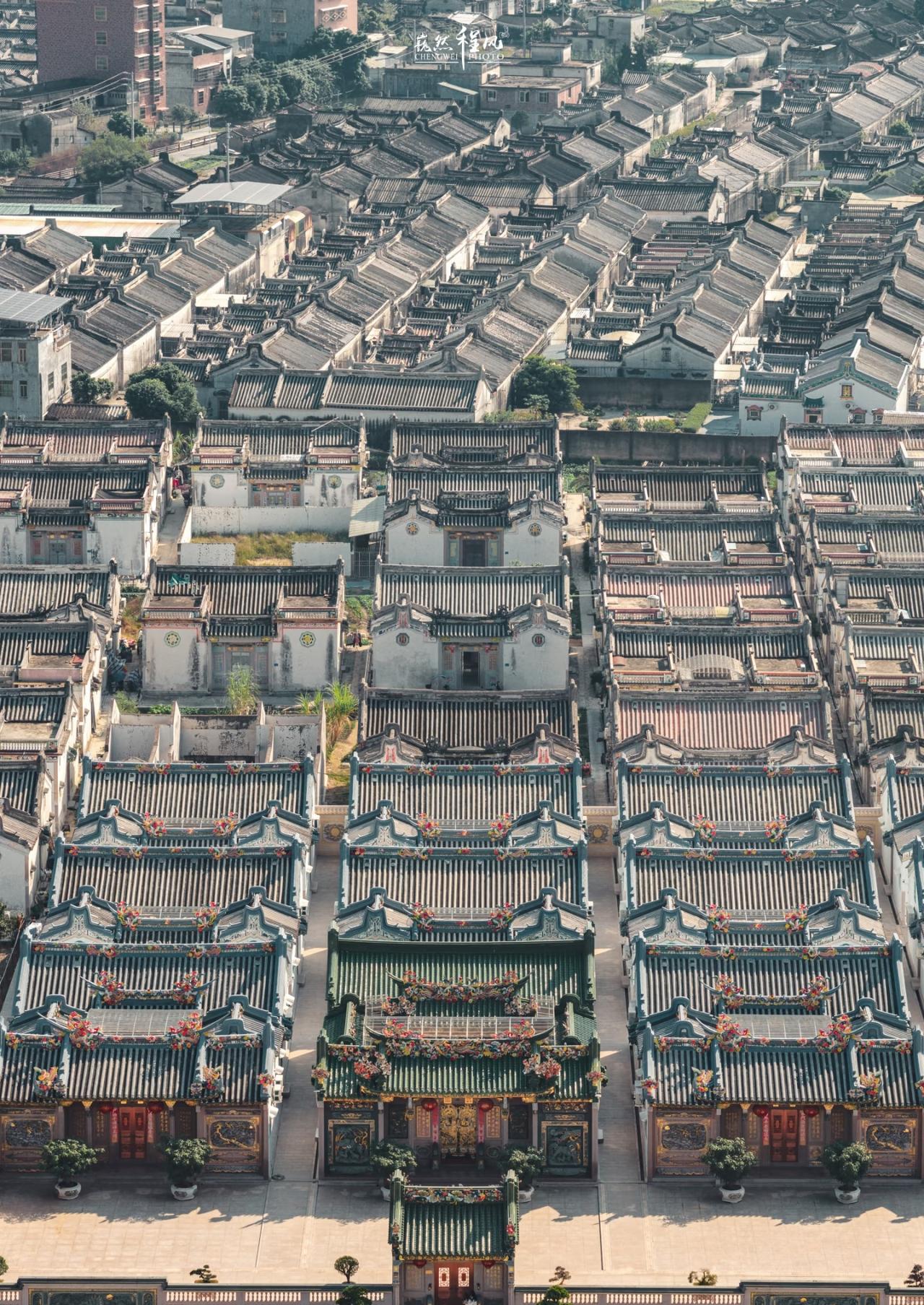 广东潮汕气势恢弘的自建房
普宁的泥沟村前后已经去了三次，很喜欢这里极具潮汕传统特
