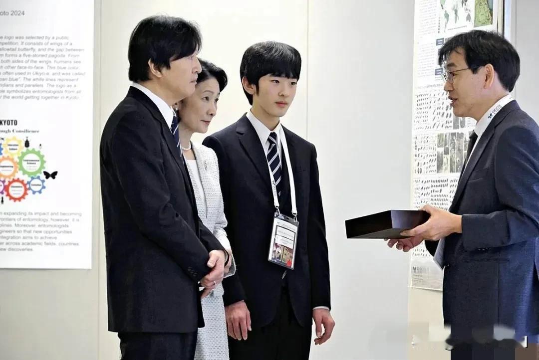 日泰皇室两个王子都长大了，你觉得谁最后会接班？你更看好谁？#日本# #泰国# #