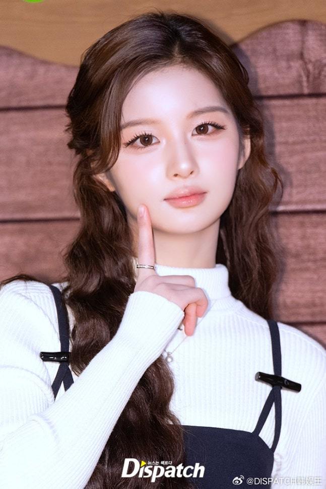 11日，NMIXXSULLYOON[超话] 出席了某品牌在首尔举行的宣传活动。 