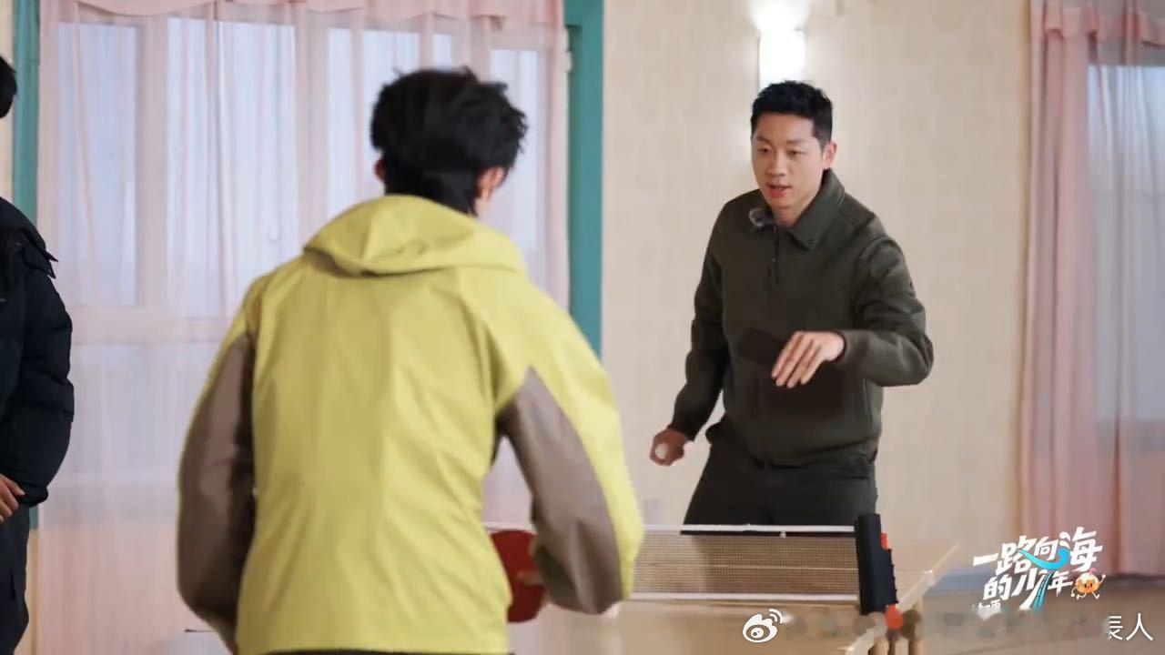 许昕问苏新皓是不是校队的许昕问苏新皓是不是乒乓球校队的一路向海的少年许昕的提问更