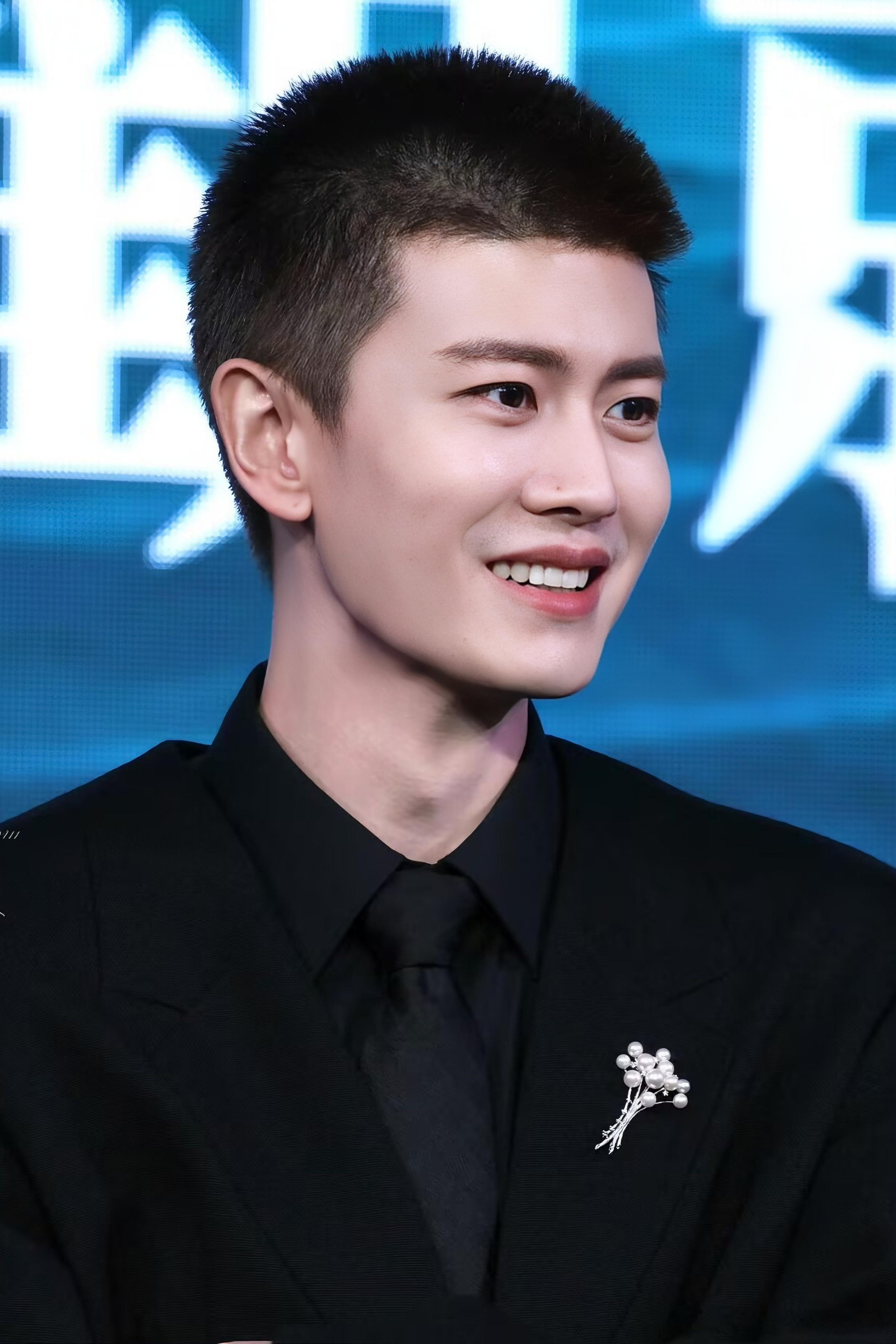 任嘉伦 分享一组寸头伦的靓照任嘉伦 🍒任嘉伦深渊无间 🍒任嘉伦李成 🍒 