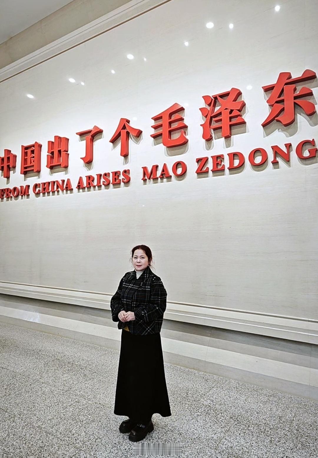 如果有人说自己比毛主席高明和伟大，那么他一定是在开历史的玩笑！！！！！ 