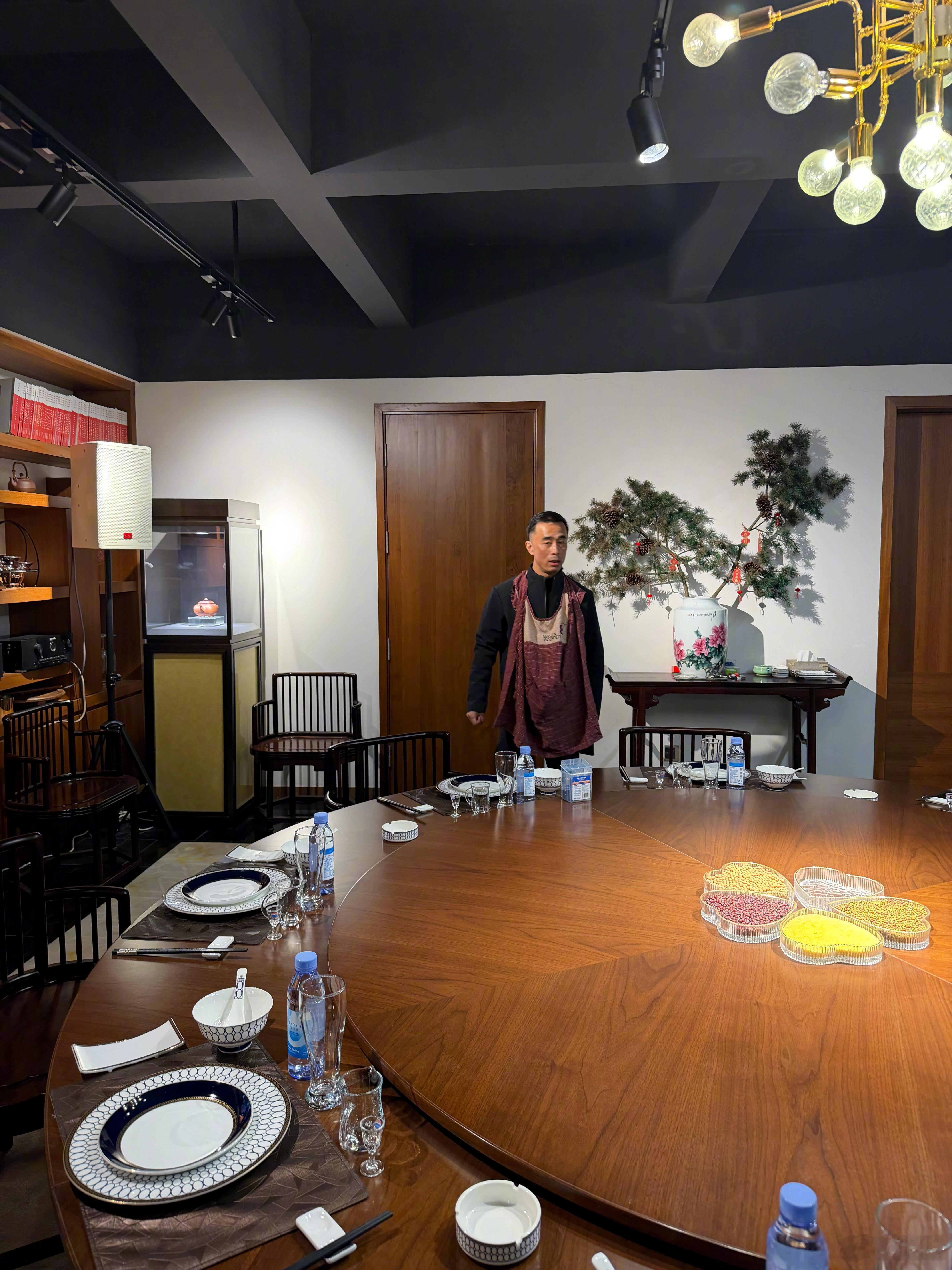 周总亲自下厨，这是不是有点太重视了？ 宜兴