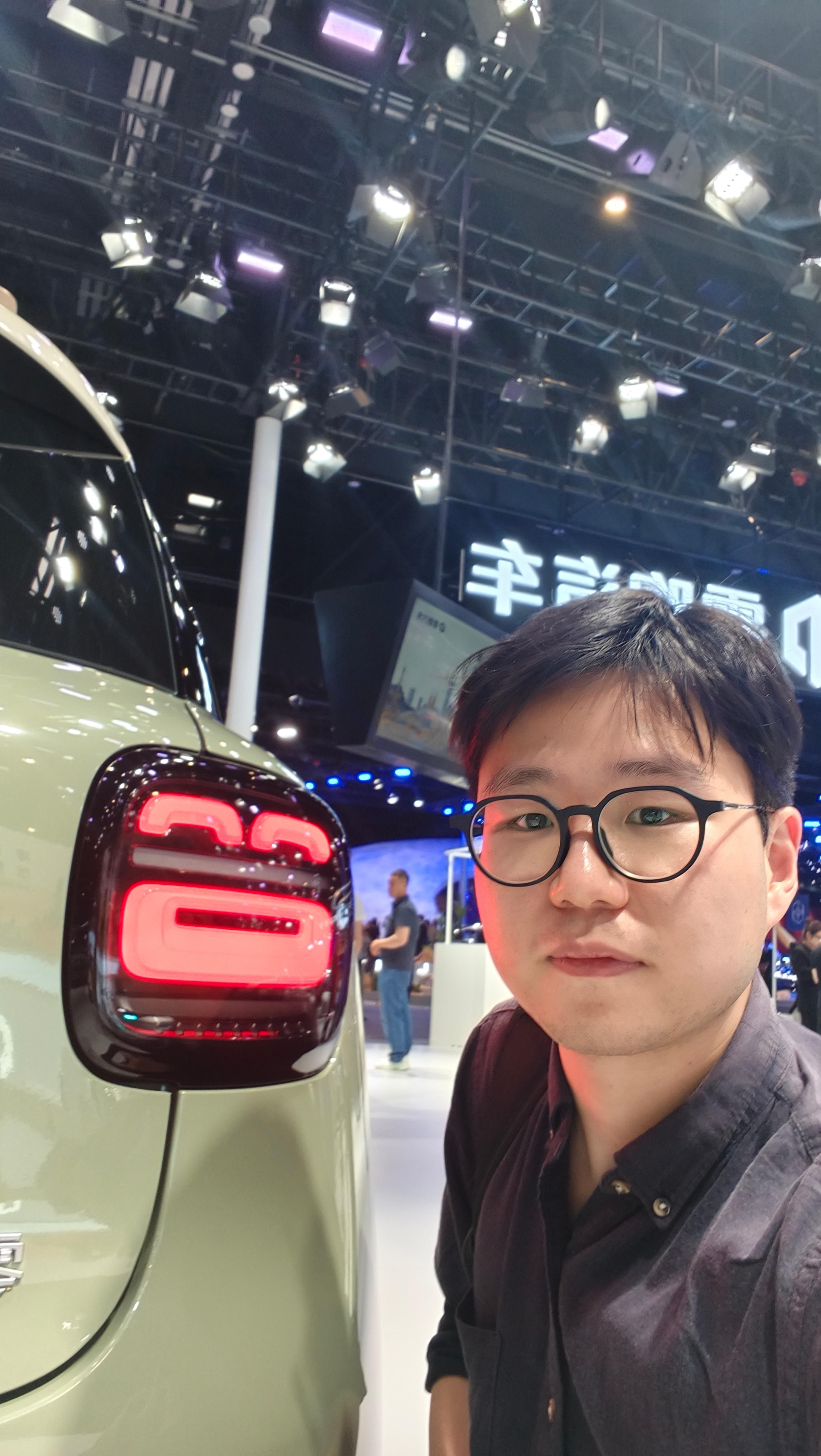 一个非常直观的感受：这次北京车展外国人非常多。体感超过了口罩之前。听说有很多都是