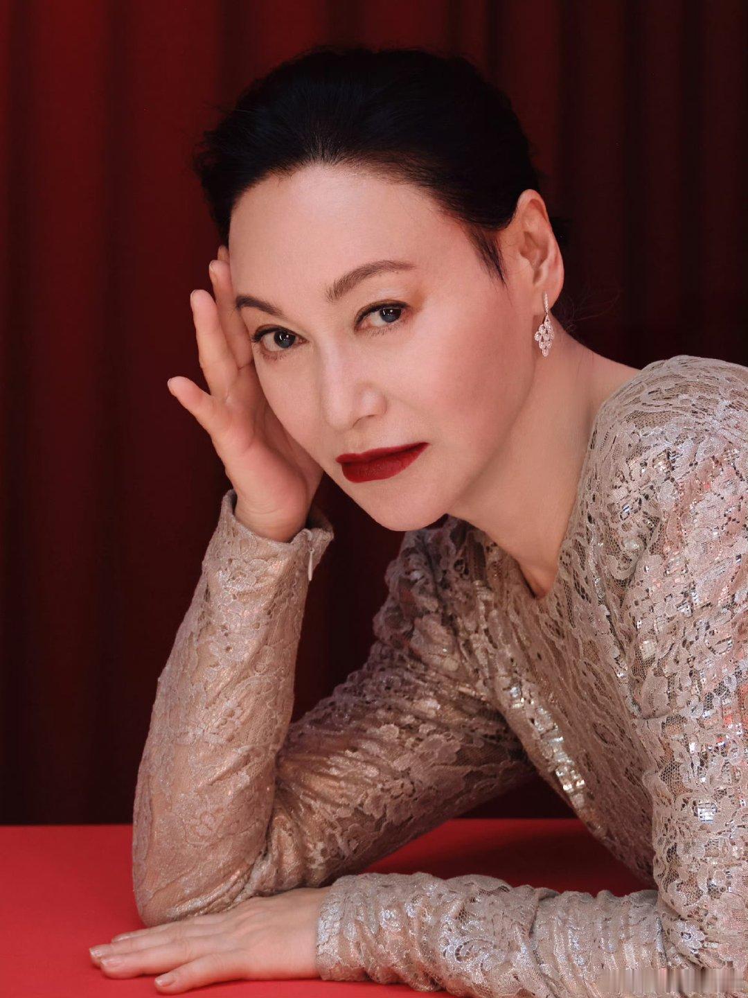 惠英红 不服气不会输惠英红 “不服气不会输” 太戳心！低谷怕到不敢看镜，却主动找