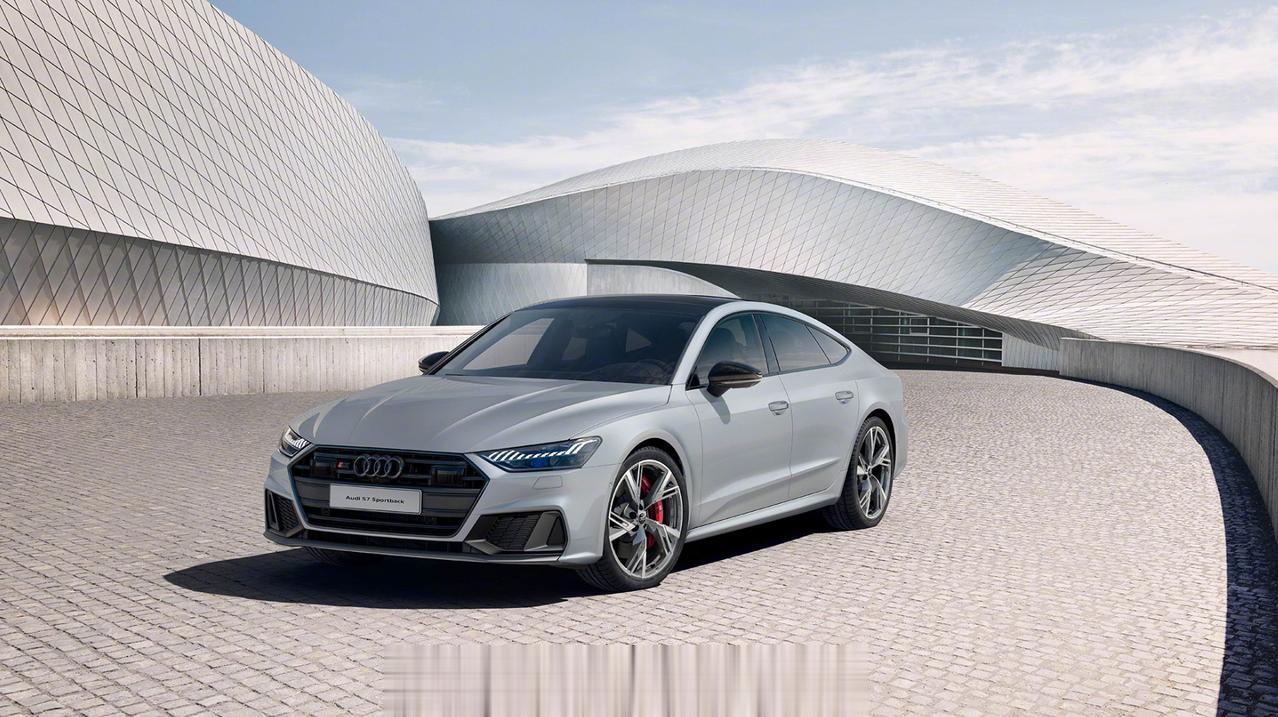 奥迪S7 Sportback竞技限量版，售价108.08万元
配备了“月银灰”专