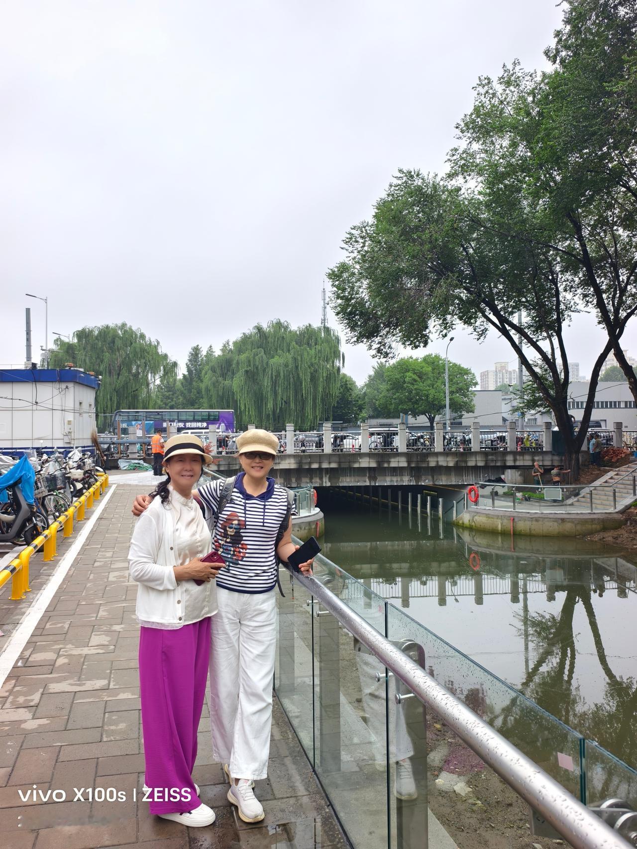 参加绿家园乐水行活动，去见老朋友。
这两天天气预警，预报有大雨，北京市开展了各项