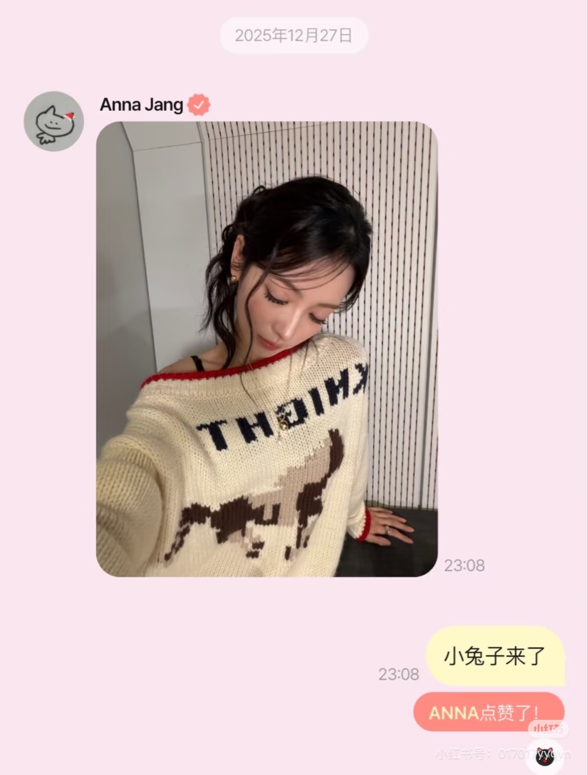 假寐的小兔子Anna 真的好喜欢这件驯鹿毛衣…🦌 