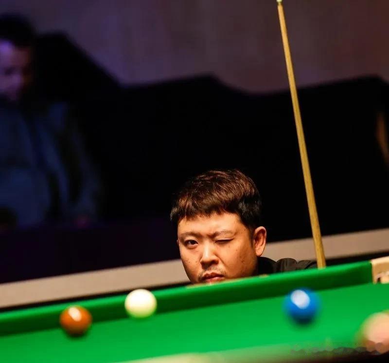 第3位中国球手晋级斯诺克英锦赛8强，张安达6-4布雷切尔，最后两局的长台太硬了，
