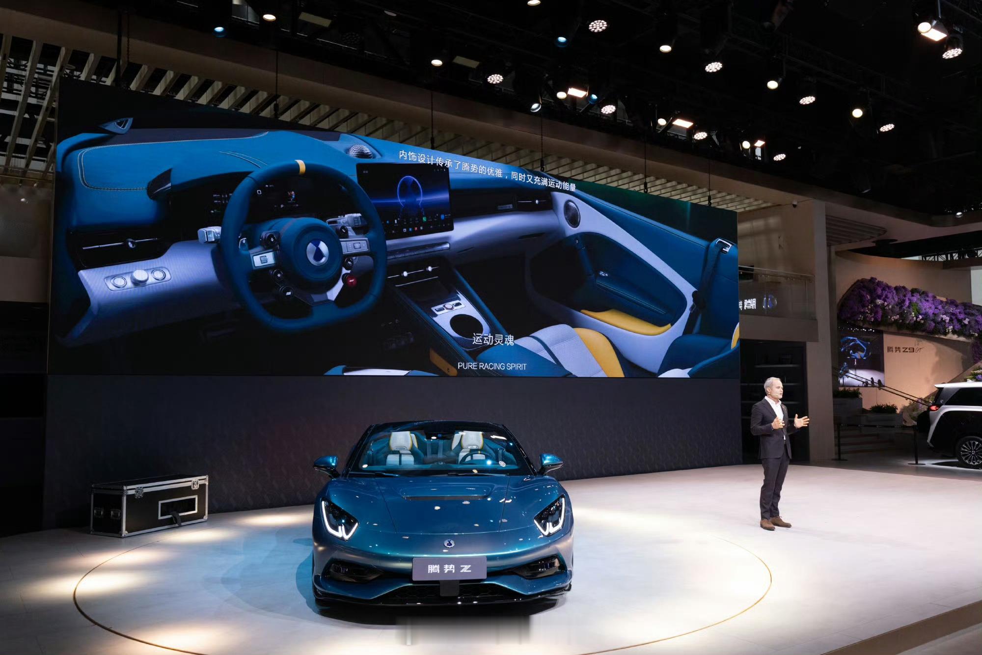 腾势Z：敞篷、2秒破百、日常可开—— 优雅、热血、自由、一次全拥有。 你看了不喜