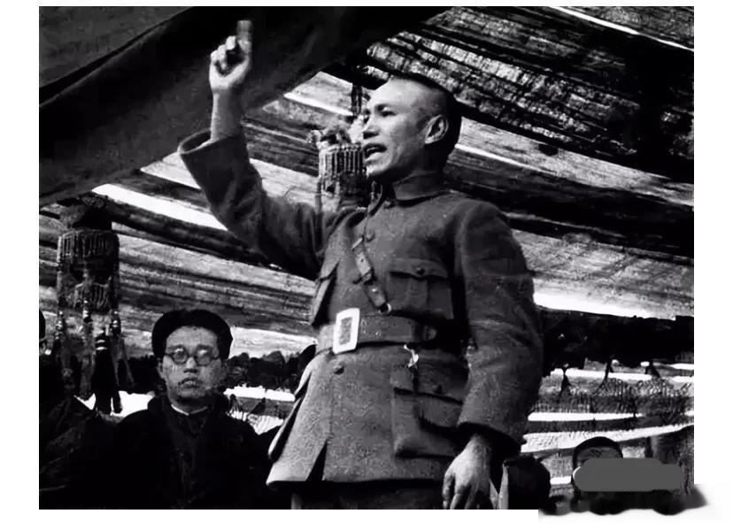 1949年蒋介石败走台湾带走的“十大财物”。
1、60多万军队，
2、200万人