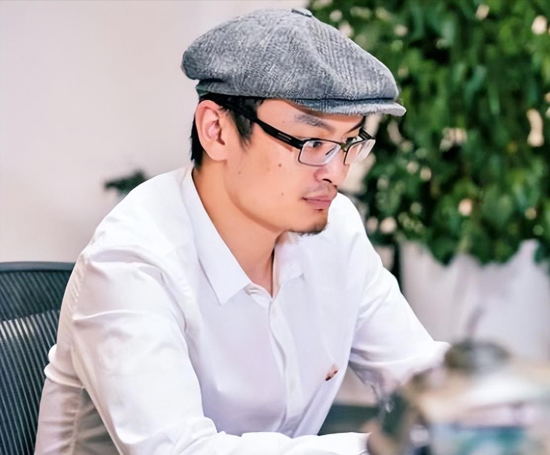 谁能想到，那个隐退十年、曾怒斥世界“笨得不可思议”的大疆掌舵人汪滔，再度现身时，