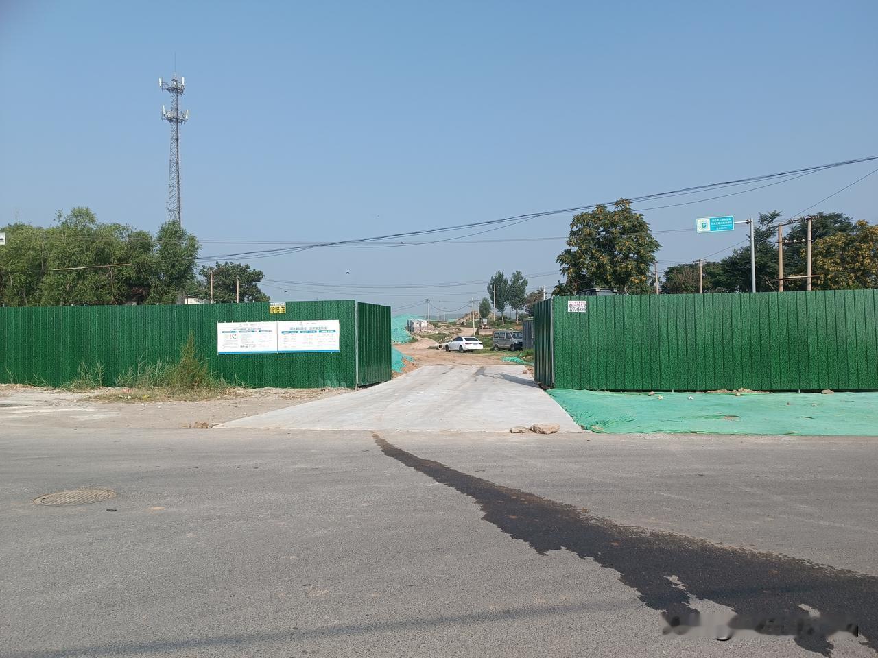 沙河市南环西延新城段正在施工中......

沙河市南环西延新城段正在施工中‌，