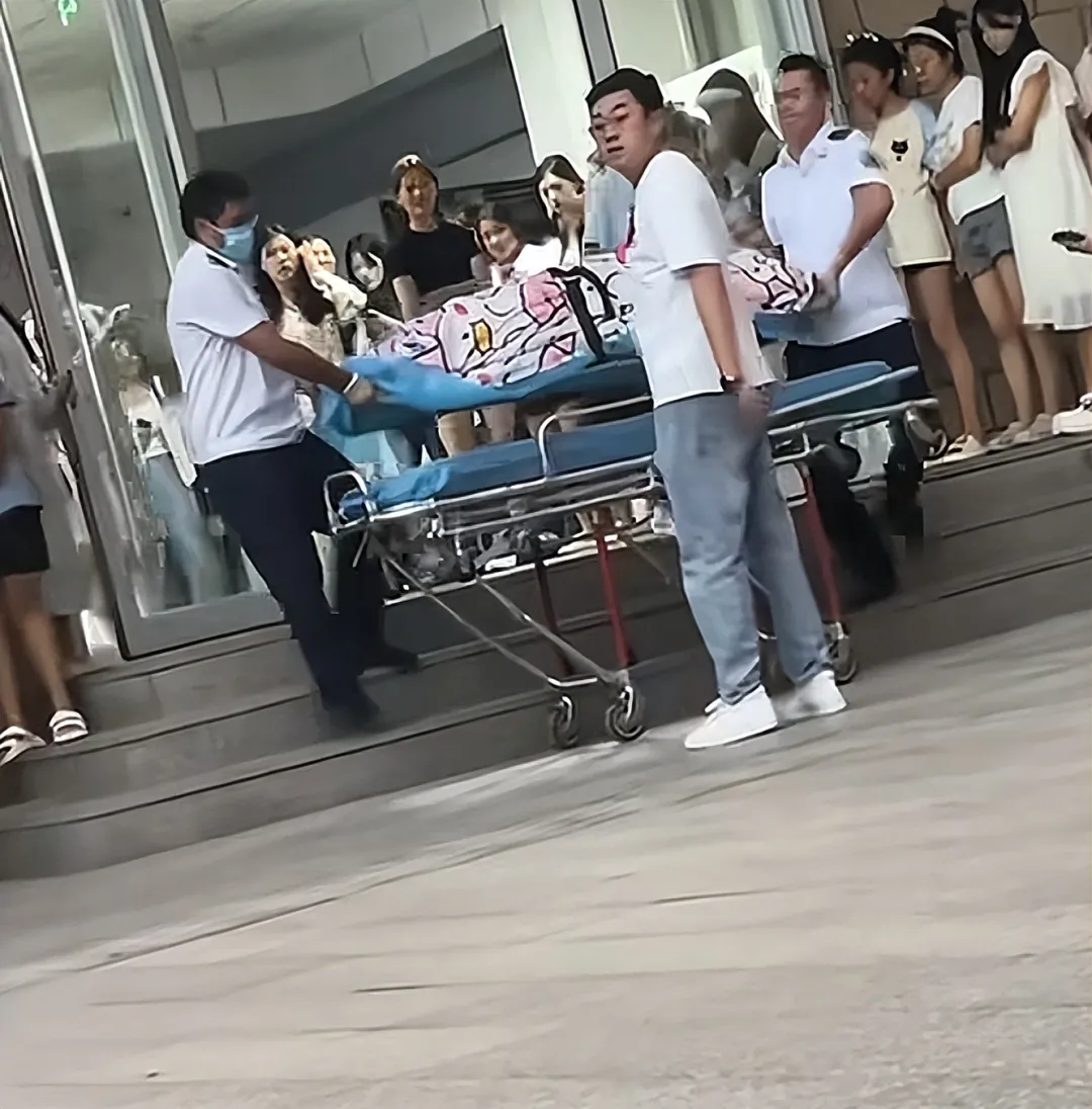 医院回应“一高校疑有女生校内分娩”:当天确有接诊
