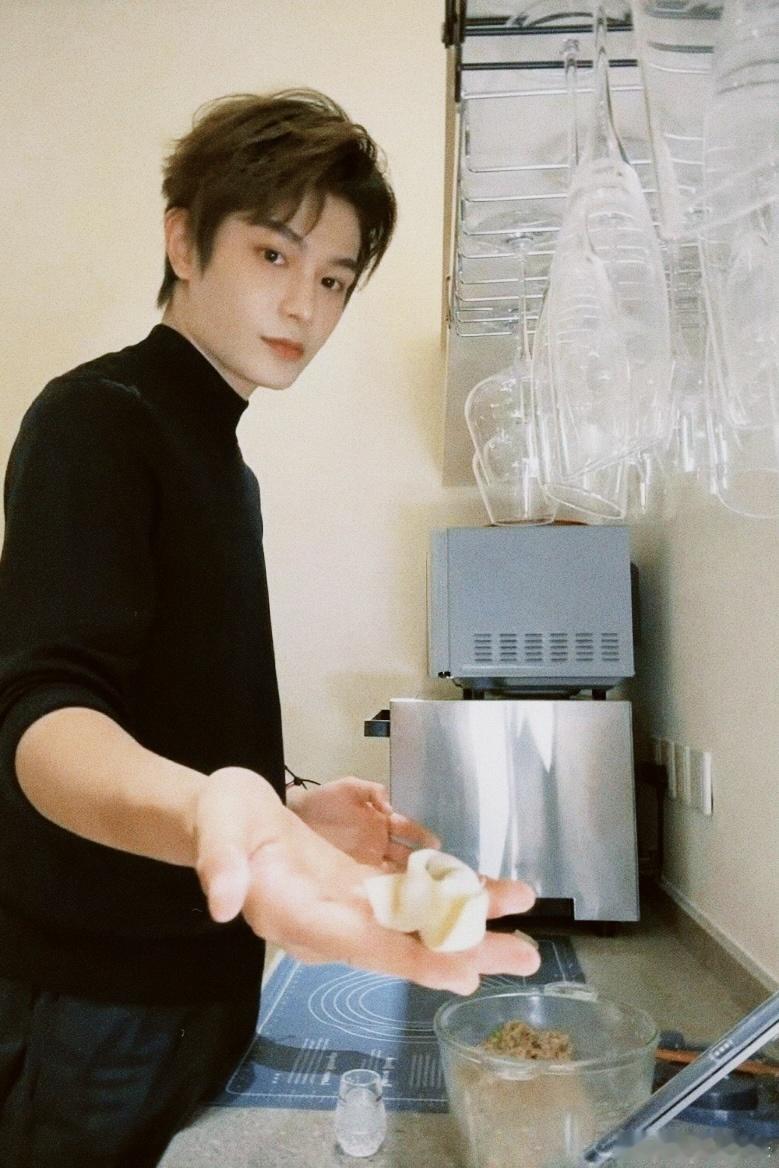 丁禹兮直播做饭人夫感 丁禹兮直播做芦笋馄饨，这么会做饭所以一定要中餐厅，杜海涛咋