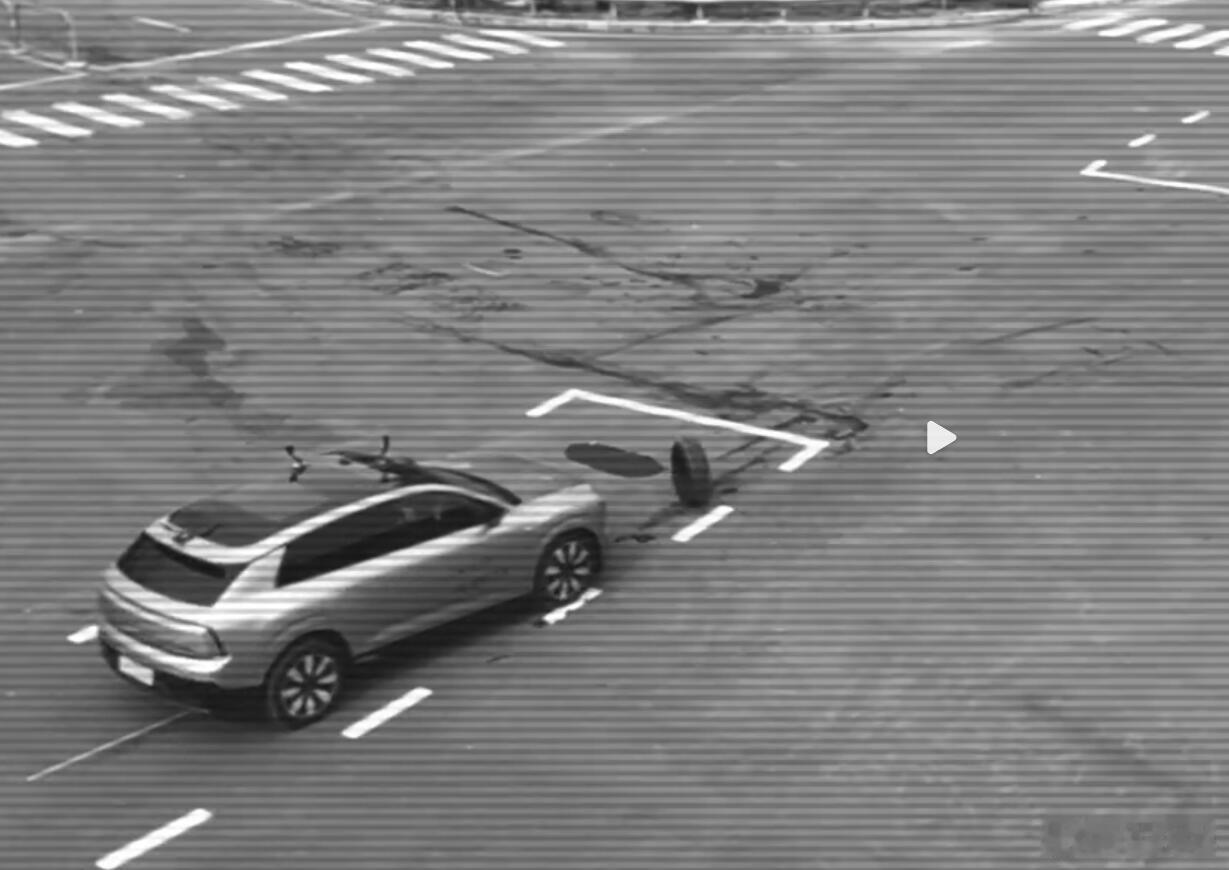 “随便撞”，其实就是要凸显一个随机性。因为在碰撞实验室里进行的试验，都是有标定的