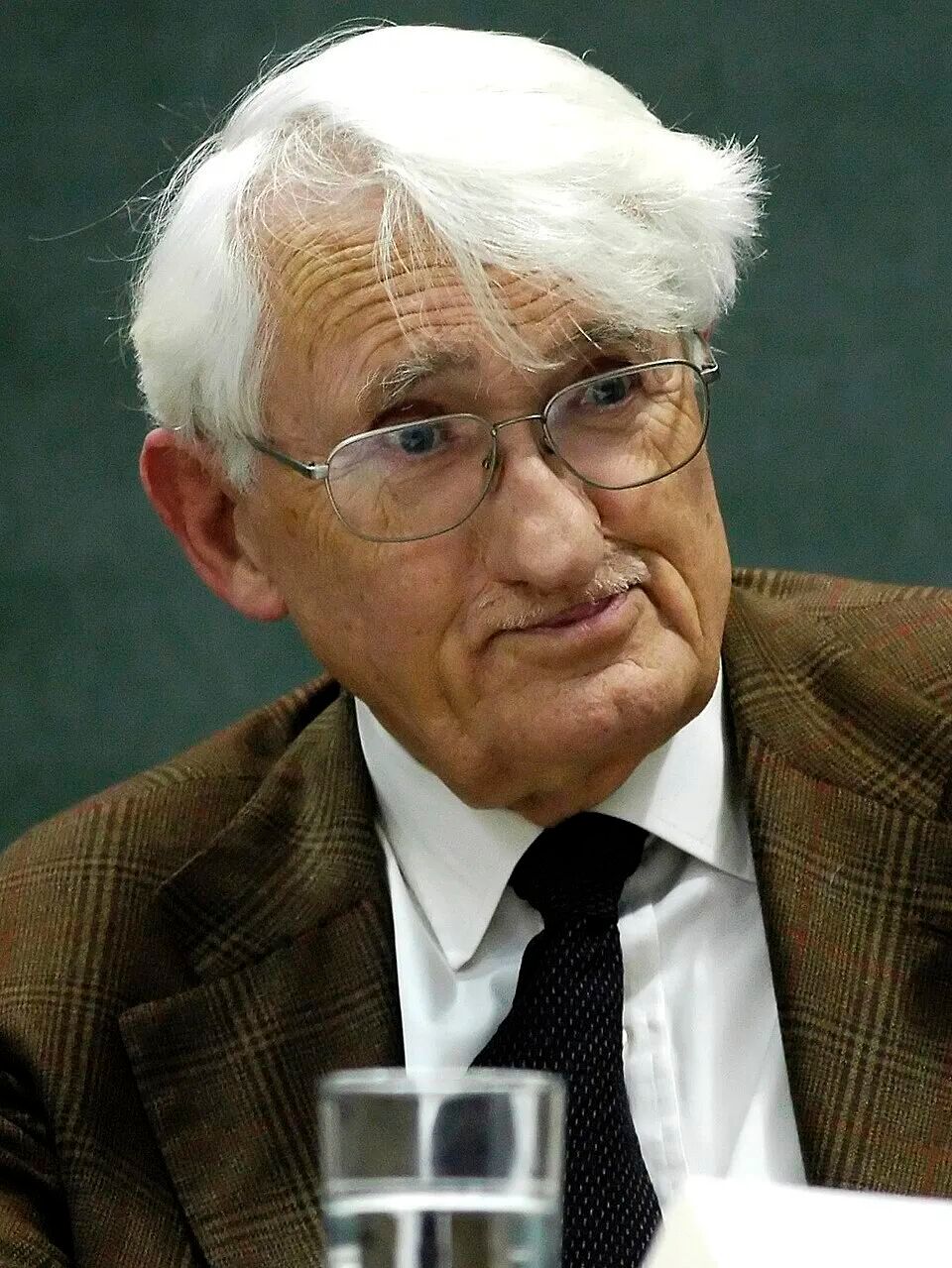 著名哲学家哈贝马斯于2026年3月14日去世，享年97岁。哈贝马斯（Jürgen