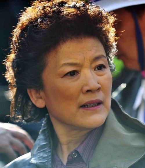 演员，宋春丽，青岛人，山东大妞，性情豪爽，因为拍戏，耽误了下一代，一直到了六十岁