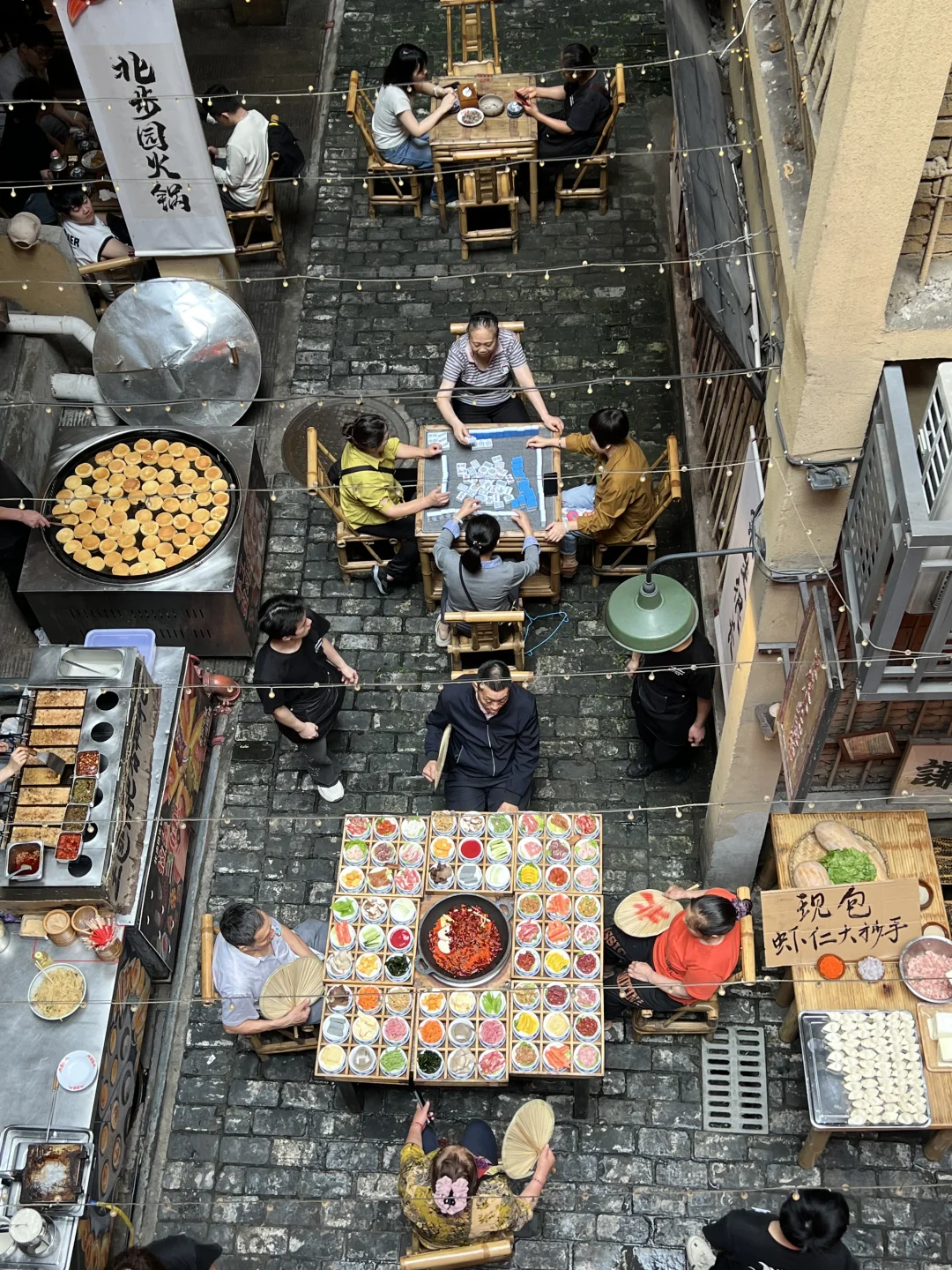 洪崖洞盖碗菜火锅！！！96r吃18个菜！！！