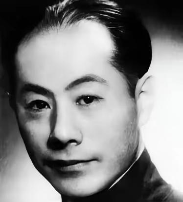 1935年，一妓 女恳求37岁张伯驹：“带我走吧！我还是清白之身！”张伯驹递给老