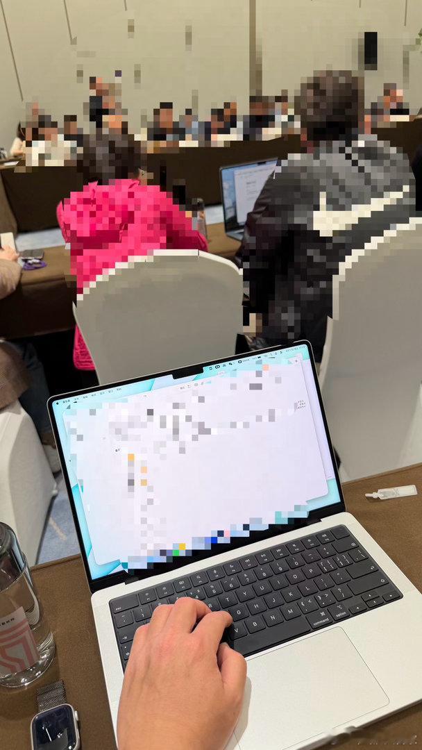 为啥我说我是”手搓匠人“？因为真的是在现场边听边敲键盘，堪比速记员的速度记录，并