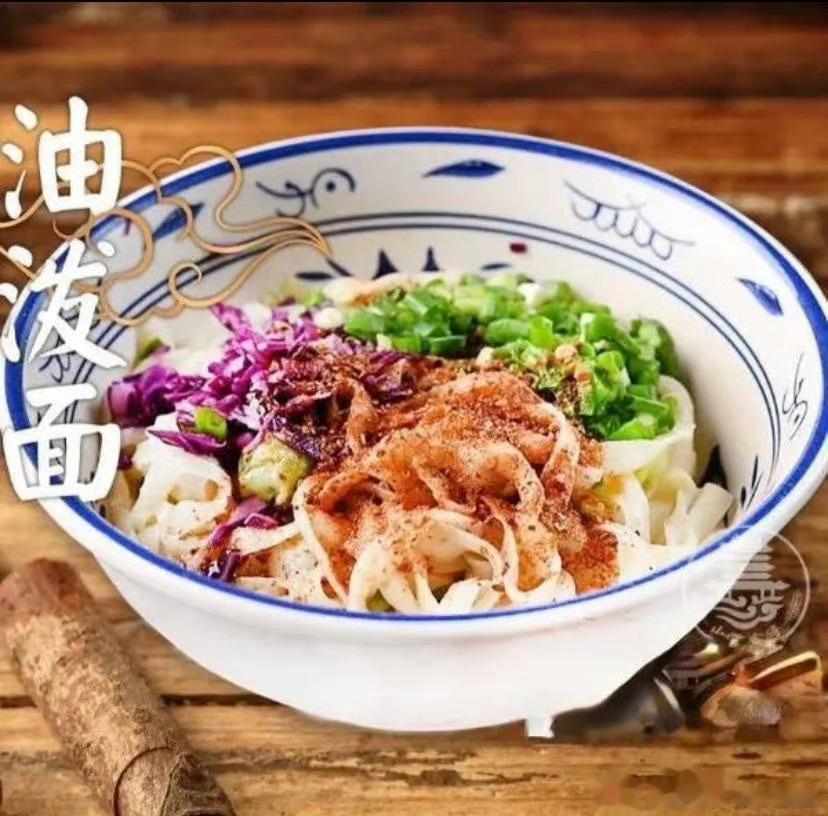 #你那里夏至吃什么面# 我们这边吃的就是冷面，感觉还挺好吃的呢，而且尤其是在夏天