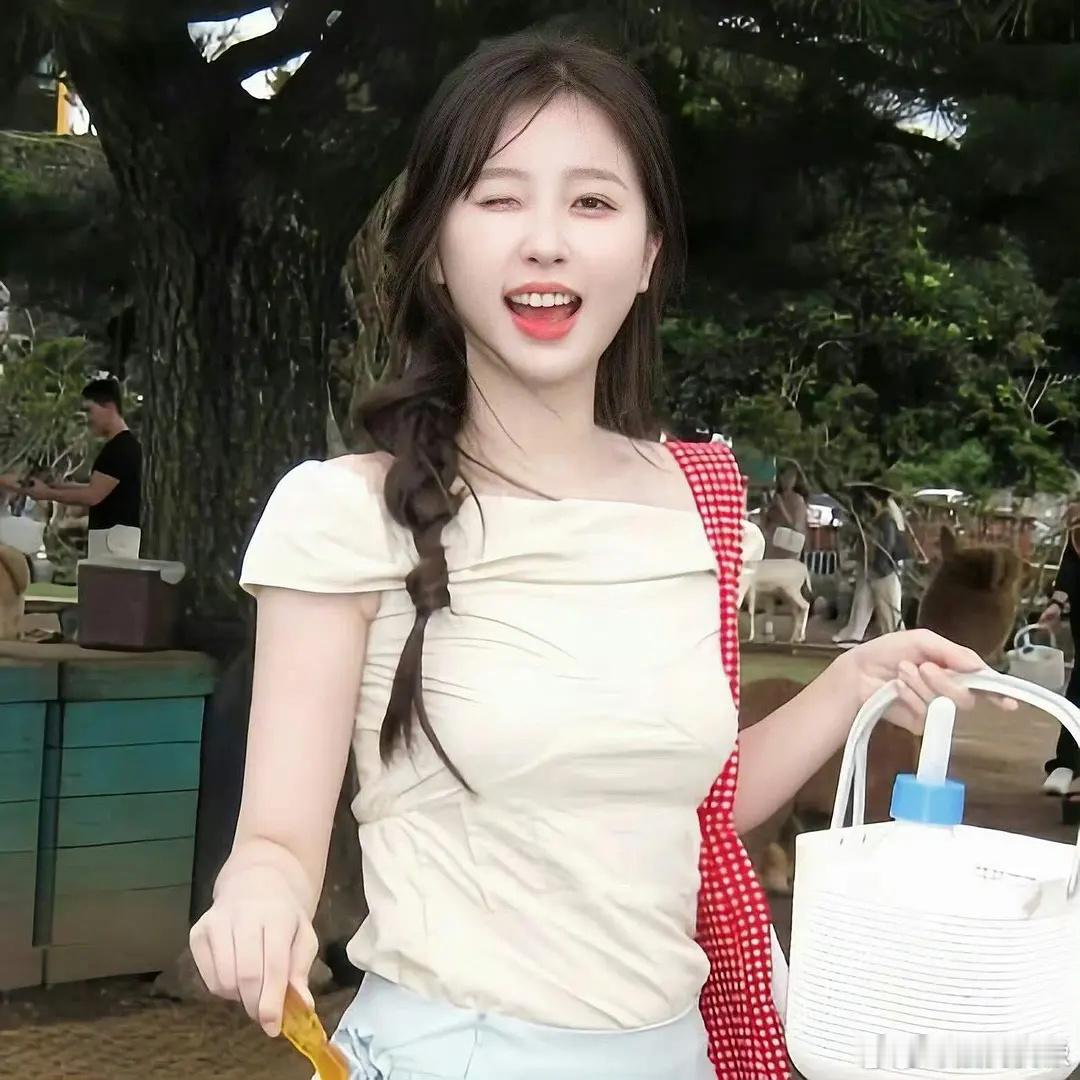 虞书欣适合淡妆，放弃网红妆吧 ​​​