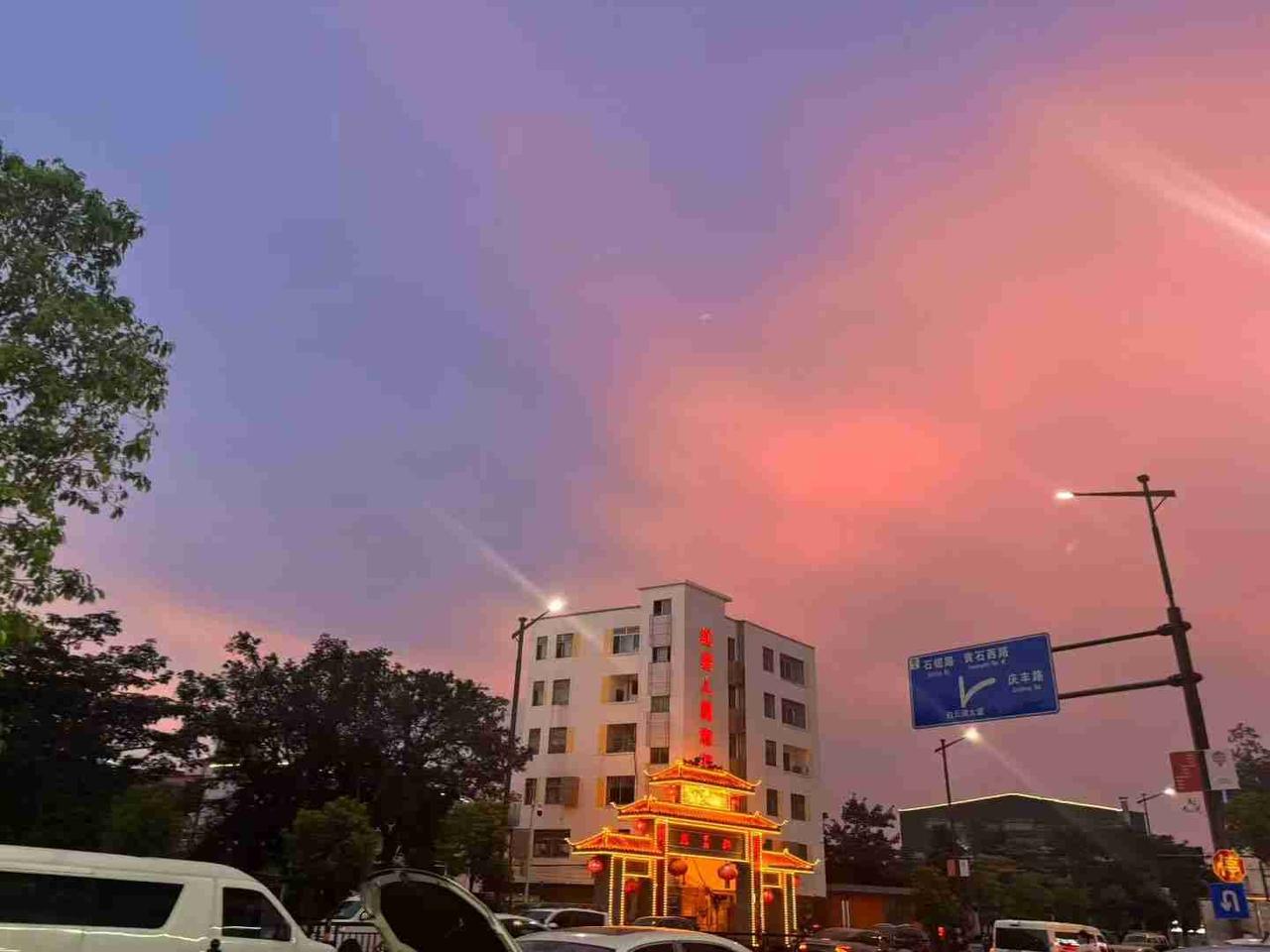 我的今日状态：😁轻松愉快
我这里的天气：🌧下雨
今日白云区天气随笔
 
今天
